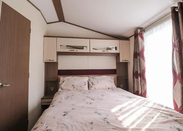 7 The Oaks * 斯基普顿